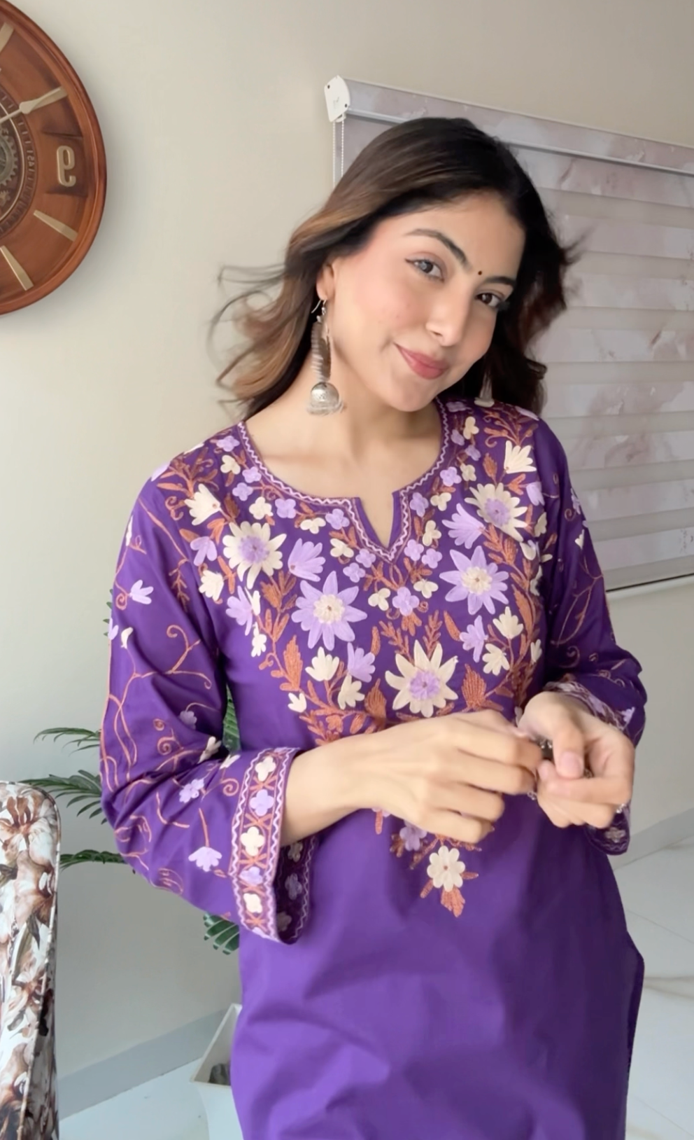 Taniya in Kashmiri Aari Embroidered Kurta Set with Farsi Pants - Purple