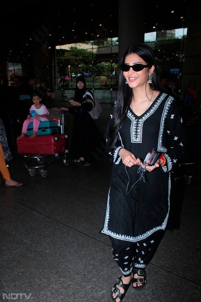 Shruti Hassan in Chikankari Rayon Kurta Set for Women - Black