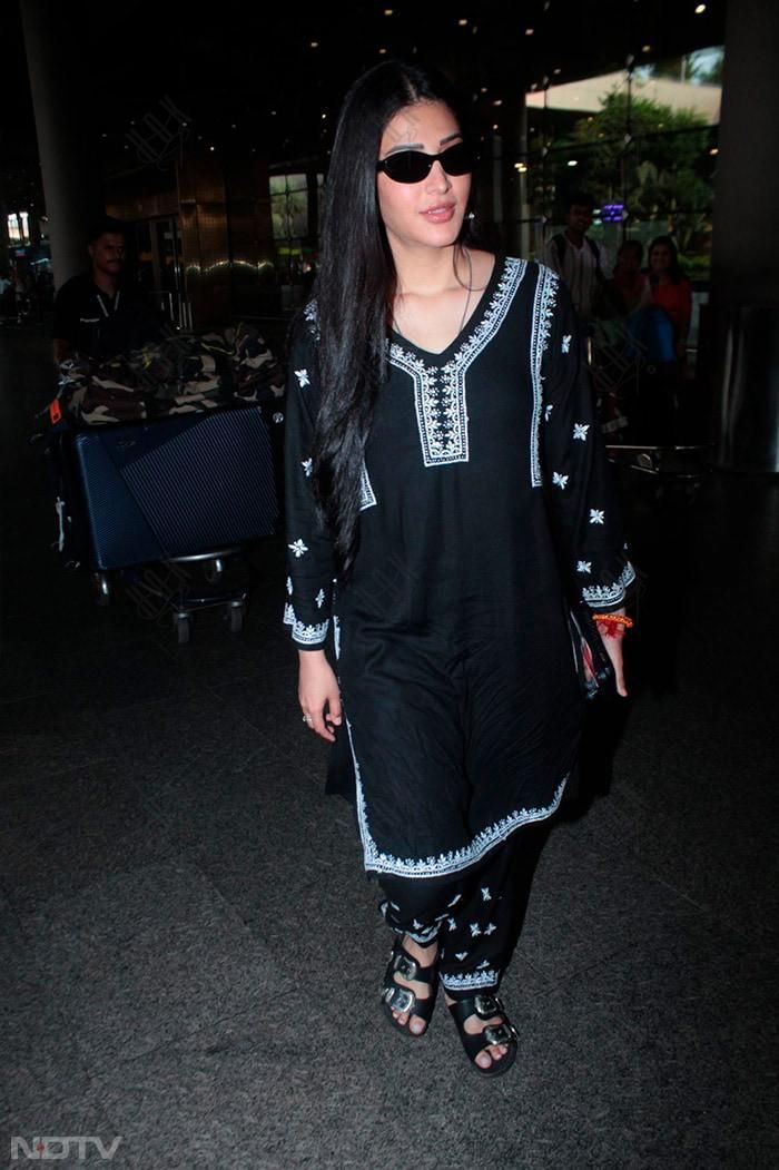 Shruti Hassan in Chikankari Rayon Kurta Set for Women - Black