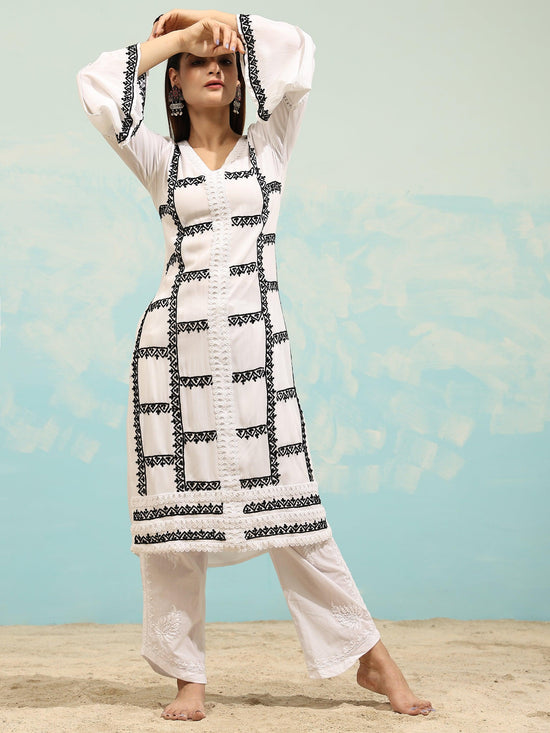 Load image into Gallery viewer, Samma Chikankari Long Kurta in Rayon Cotton for Women- White With Black - House Of Kari (Chikankari Clothing)
