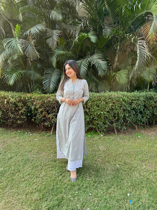 I miss wearing traditional outfits 🥺 Suggest some good kurti brands to me  na! . . . . #desi #kurti #pose #poses #photoshoot #junkjewel... | Instagram